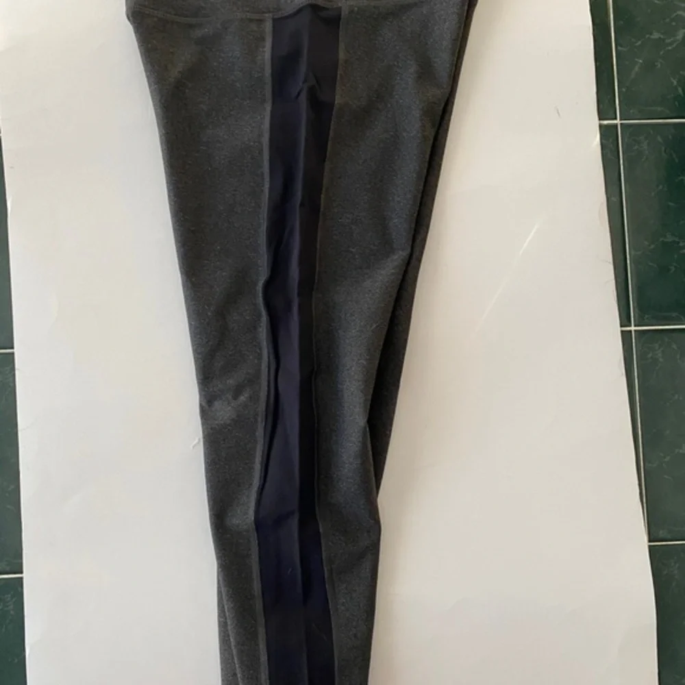 Express Core Performance capris - Picture 5 of 6